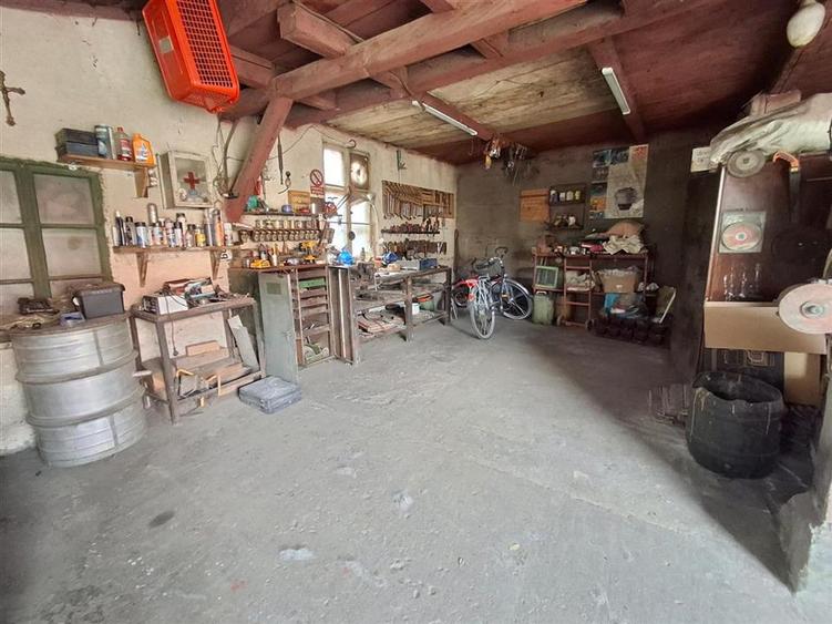 Casa cu doua apartamente garaj pivnita in Cisnadie