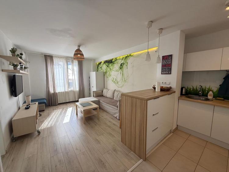 UNIVERSITATE, 2 camere, etaj 3, 50 mp, centrala proprie, mobilat, renovat