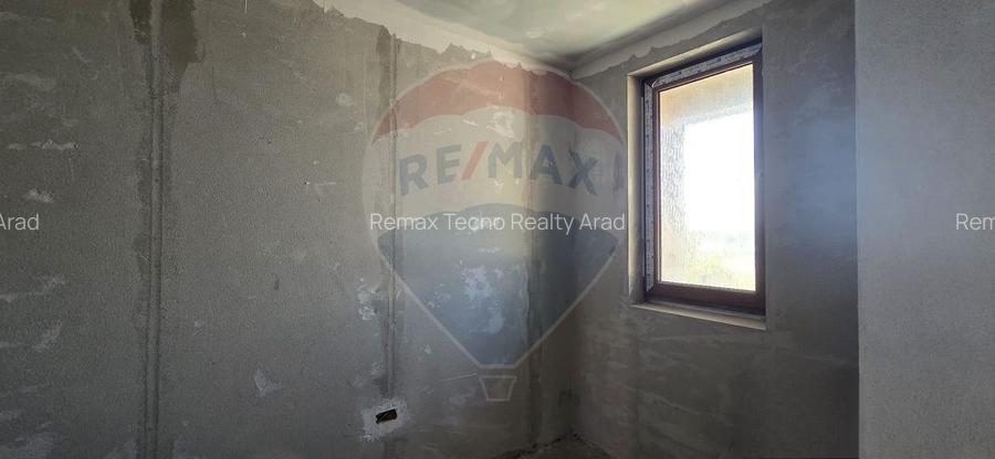 CASA CU ETAJ DE VANZARE LA GRI LA 12 KM DE ARAD ZIMANDUL NOU - 14