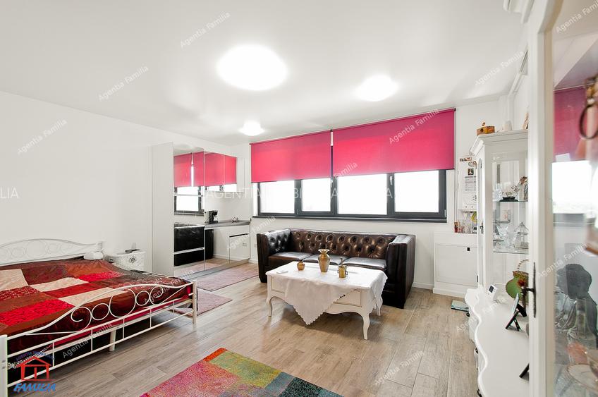 Vanzare studio, zona str.Basarabiei( bloc Central Park), et 7/8, pret 82 000 e. - 3