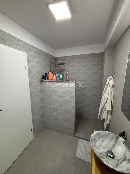 Particular -Cartierul nou- Miorita - 240 mp utili- 247.000 euro - 37