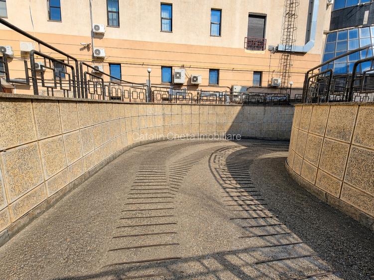 Spatiu 200 mpc de inchiriat in CITY CENTER Bacau – acces separat si parcare - 3
