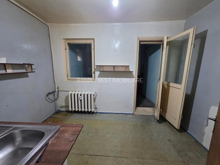 Jean Steriadi, 15 minute metrou 1 Decembrie 1918, pe Buhusi, bloc 1980 - 10