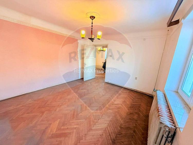 Casă de vanzare cu curte | 4 camere | Zona Gorjului | Teren generos - 10