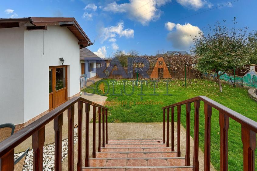 Vilă cu 6 dormitoare, 2 garaje, anexe multiple - 2076 mp teren - 19