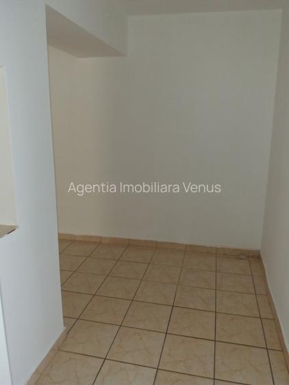Apartament 3 camere la parter zona Est Clinic - 10