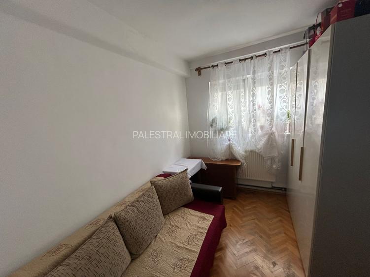Apartament 2 camere Tractorul decomandat ,etajul 1,78000 Euro - 2