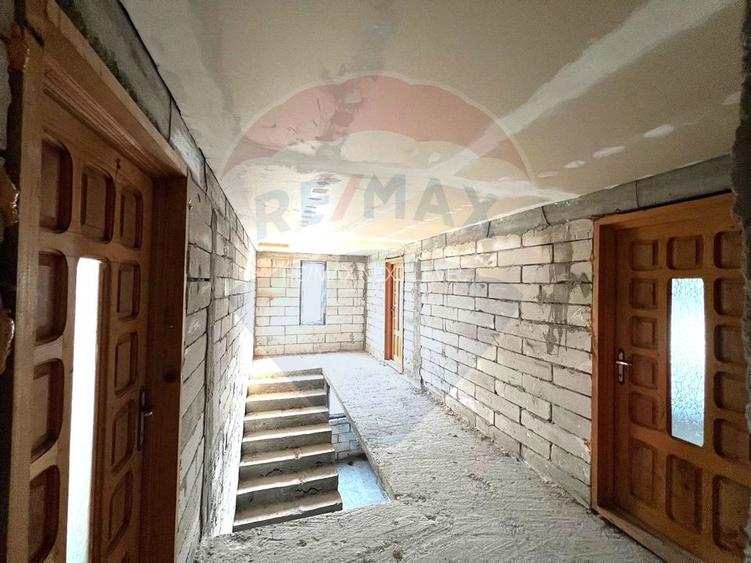 Casă / Vilă cu 6 camere de vânzare în BUHUȘI Județul BACĂU - 5