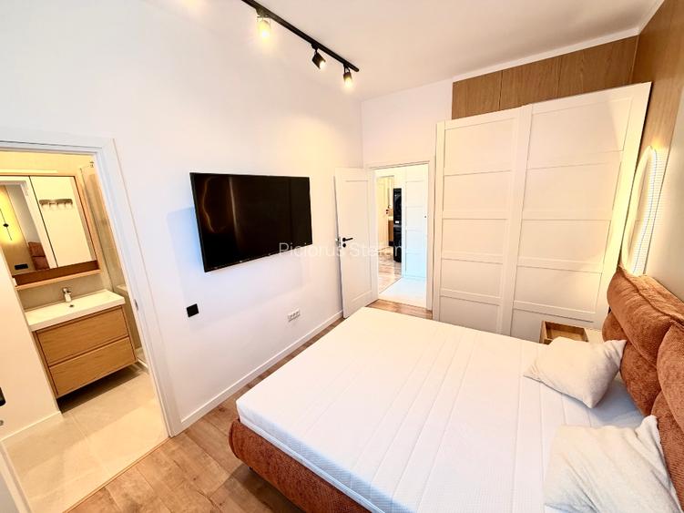 Proprietar vand apartament 3 camere + curte - 10 sec de metrou - 6