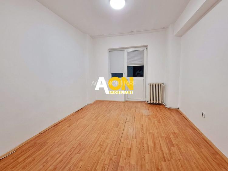 Apartament 3 camere, 2 bai, decomandat, etaj 3,  Cetate, zona Mercur - 7