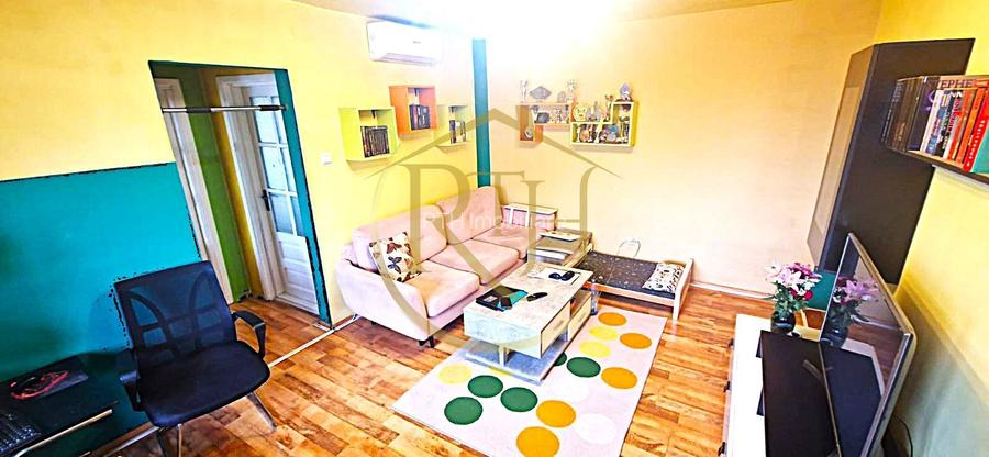 Vand apartament cu 4 camere in zona spitalul judetean,comision ,,0'' - 3