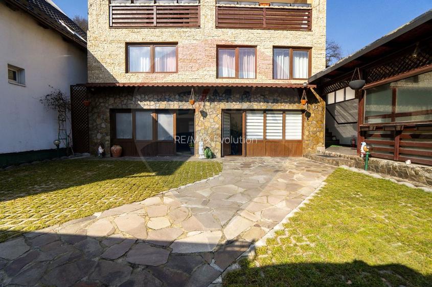 Oportunitate rară: Casă de vacanță sau Pensiune în Poiana Mărului - 6