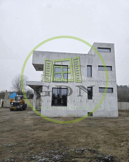 Casa moderna cu piscina suspendata, vedere panoramica in Cisnadioara. - 2