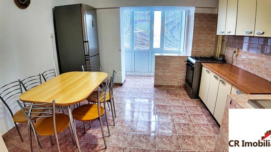 De vanzare  Apartament 4 camere Unirii - 2