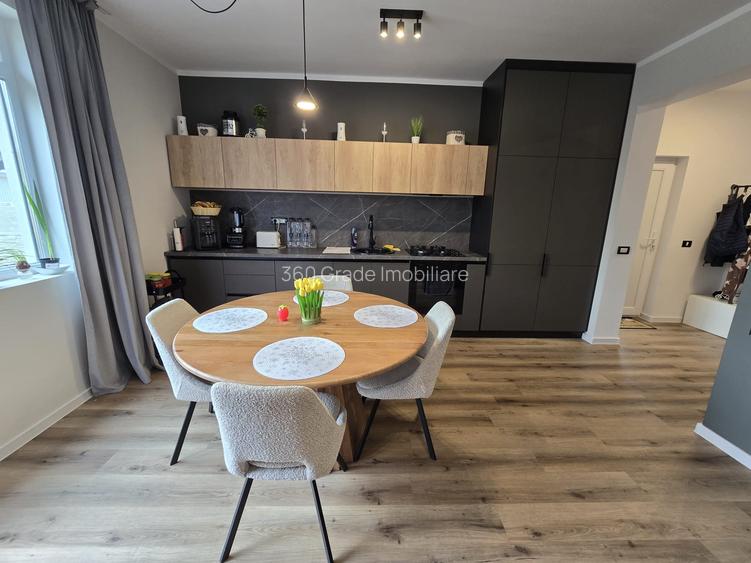 Duplex despartit prin camera tehnica - 4 camere Toate Utilitatile - 7