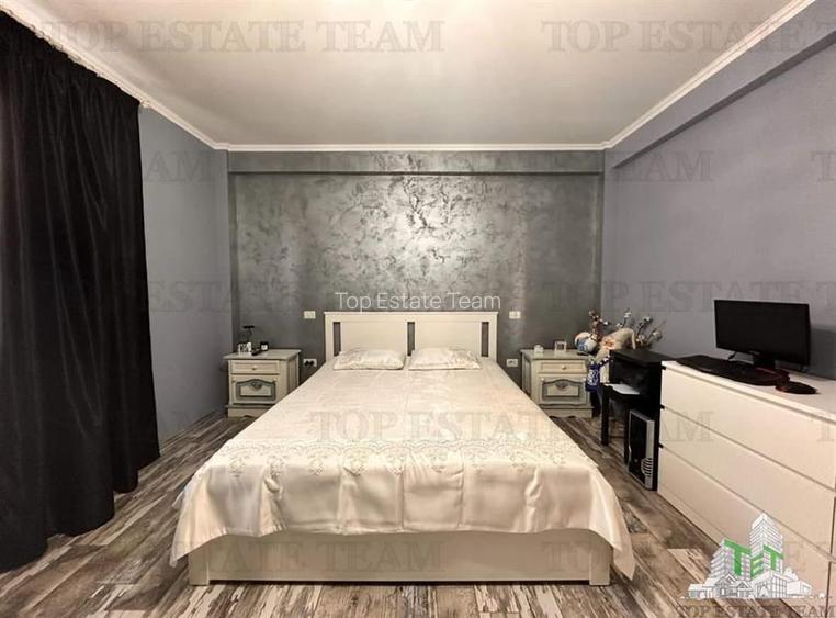 Vila moderna + casa renovata cu 2 apartamente si teren generos  -  Palazu Mare , - 3