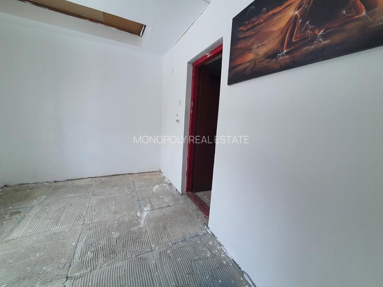 Casa singur în curte - 9