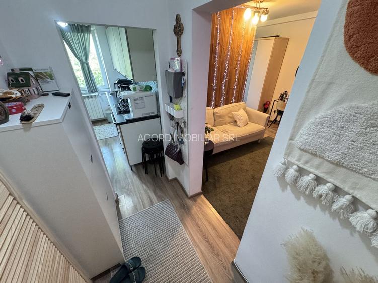 Apartament 2 camere complet renovat | Zona Liceul Traian | Etaj 1 - 9