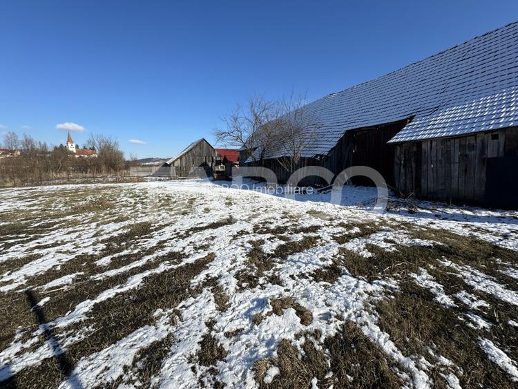 Casa cu potential de investitie 280 mp utili teren liber 2064 Cincu - 11