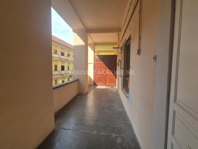 Apartament ultracentral, renovat integral, Arad, comision 0 - 10