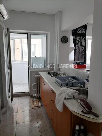 Piata iancului-Gura de metrou- 260 euro bloc mixt - 5