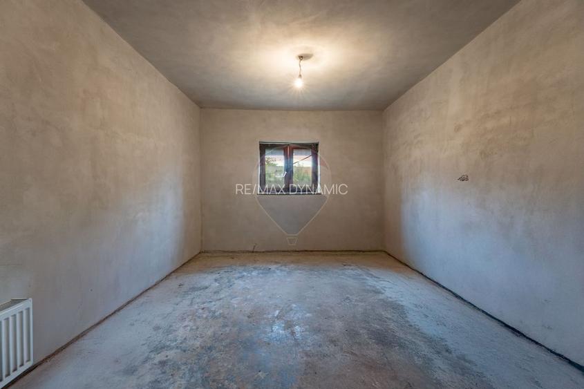 Casă cu 3 camere de vânzare, renovată la gri, teren 2100m Variașu Mare - 7