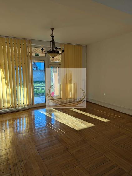 Vilă pentru Activități Comercia –5 Camere, Curte500 MP – Zona Aradului