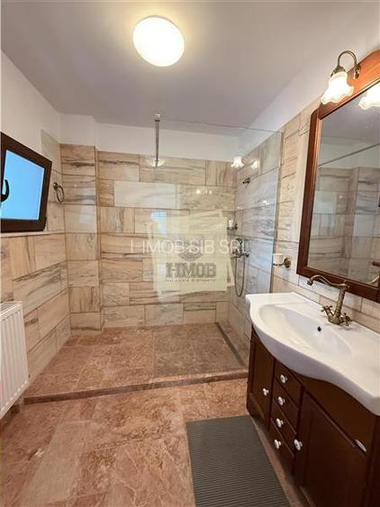 Casa ultracentrala complet renovata 6 camere 3 bai Cisnadioara - 26