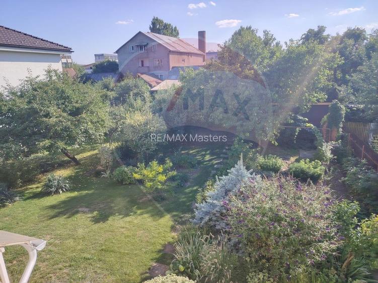 Casă / Vilă cu 8 camere de vânzare în zona Central - 23