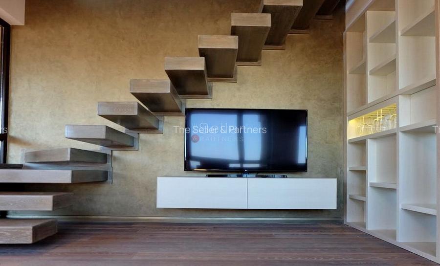 Priveliste Panoramica Spre Oras Si Masivul Tampa - 10