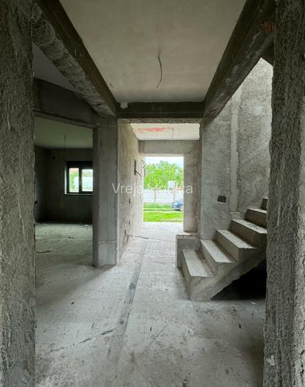 Vand casa moderna la gri - spatiu generos, materiale premium - 4