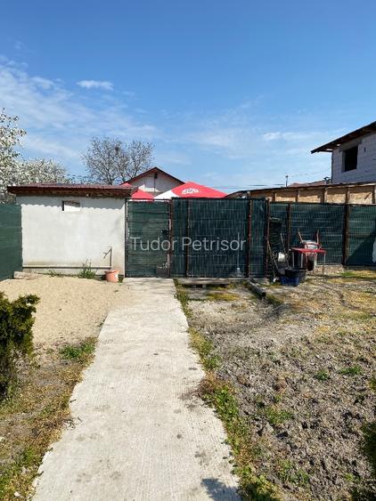 Se vând 3 spații comerciale funcționale + casă la roșu + teren  - 12