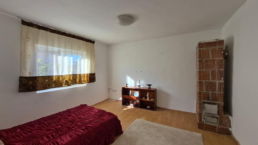 Valu lui Traian - teren 400 mp + casa 3 camere (72 mp ) /necesita renovare