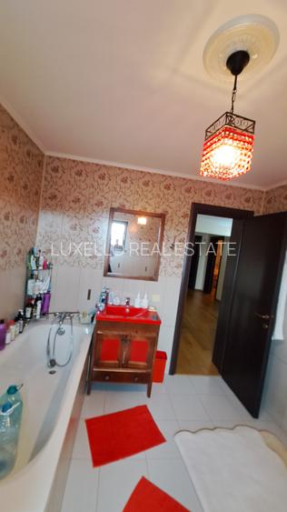 VILA INDIVIDUALA SUPERBA - CU TEREN GENEROS - AMPLASAMENT IDEAL - 54