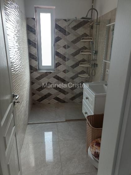 Apartamentul este cu 2 camere plus balcon . Este mobilat și utilat complgaranție - 5