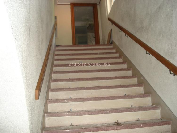 Conac istoric clasa B, 13 ha teren, valoare istorica - 8