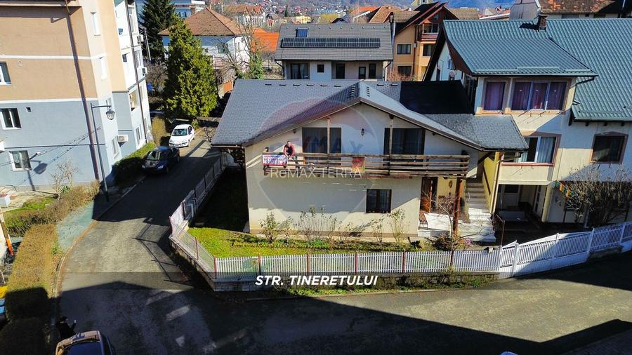 Casă / Vilă cu 5 camere de vânzare în zona Orasul Vechi - 2