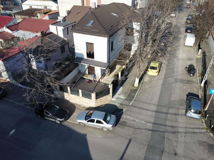 Casa 2016 Tomis 1, curte libera 80 mp pt. 2 mașini+grătar, pergola el. - 2