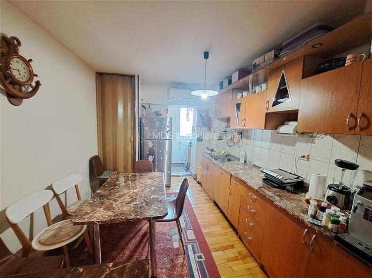 3 camere decomandat, centrala termica, etaj intermediar aproape de Complexul Stu - 8