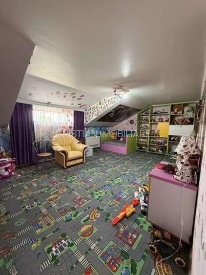 Super Vila! P+1+M, teren 4000 mp, constructie anul 2000, la 30Km de Braila - 5