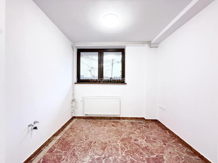 Birou situat Central la strada principala, 2 incaperi, disponibil imediat - 7