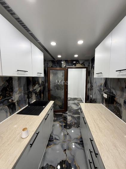 Apartament 3 camere semidecomandat de vânzare în Micro 40 stradal  - 2