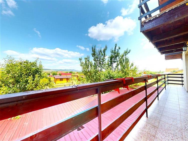 Casa mobilata, accesorizata, luminoasa, vedere munte, zona verde - 10