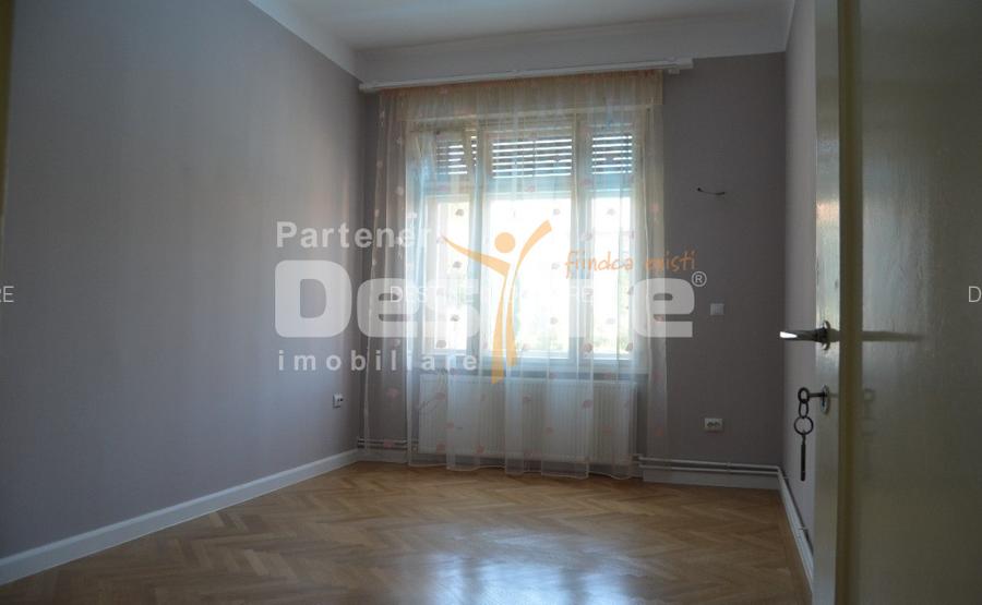 Apartament cu 4 camere, suprafata de 135 mp, garaj si beci in inima orasului - 8