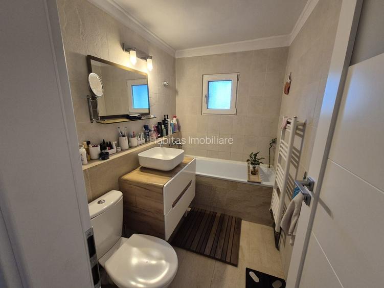 Apartament 4 camere, finisat, mobilat, parcare, zona str Izlazului - 21