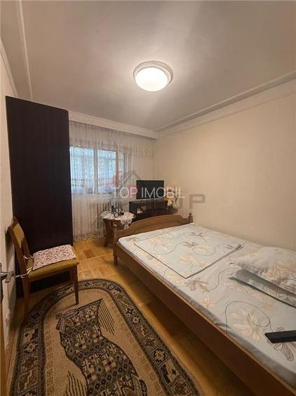 Apartament cu 3 camere decomandat, 2 bai, etajul 2 Cug Aleea Tudor Neculai - 4