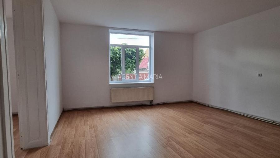 Casa parter de inchiriat, semicentral - 15