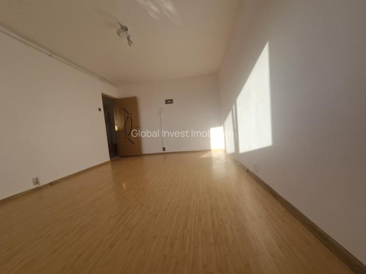 Navodari (Sud)- 2 camere decomandate, centrala gaze, liber -65.000euro - 6