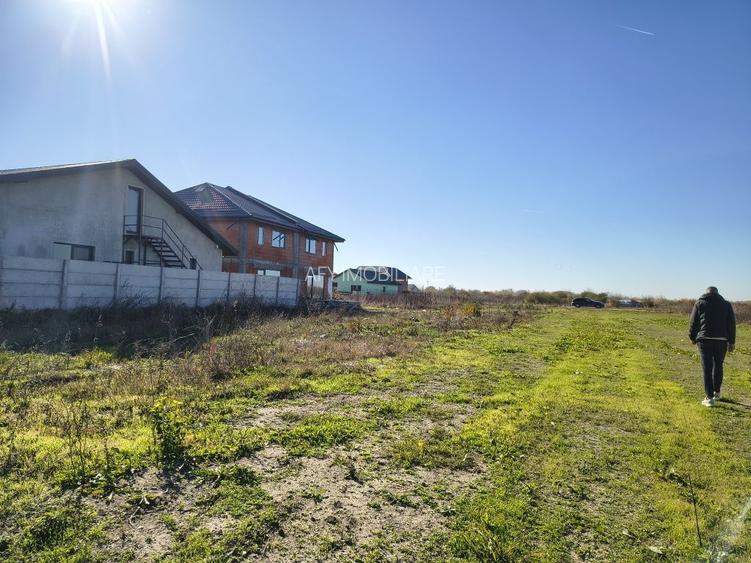 De vanzare teren 1200mp, 1 Decembrie - 4