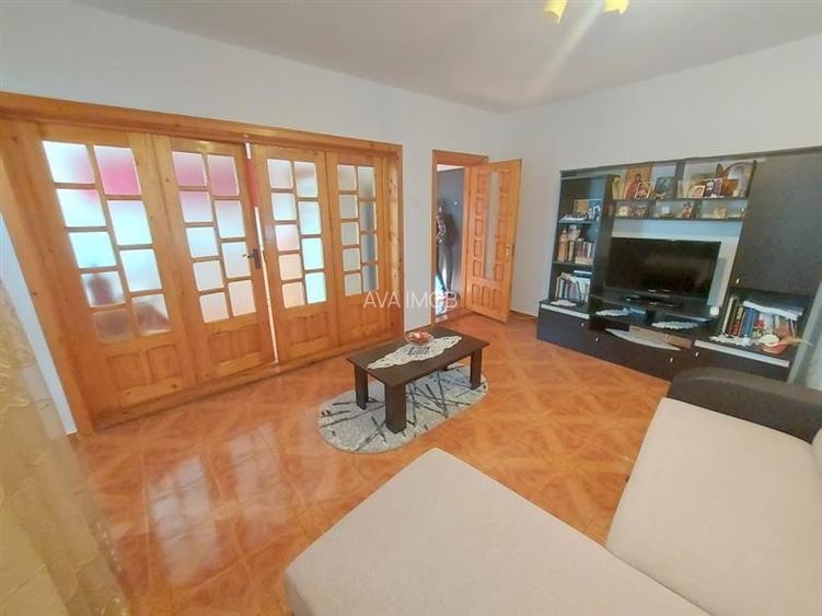 Apartament 3 camere decomandat, zona Mioritei - 11